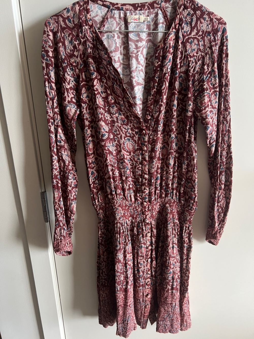 NWOT/ WMNS Faherty Brand Maroon Paisley V-Neck Long Sleeve Dress. XS